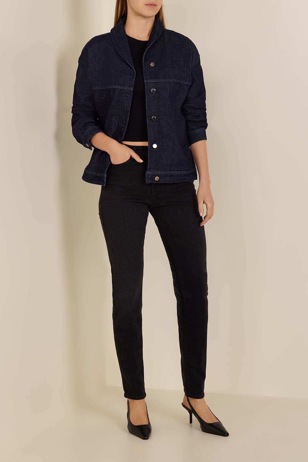 מכנסי ג'ינס בגזרה צמודה